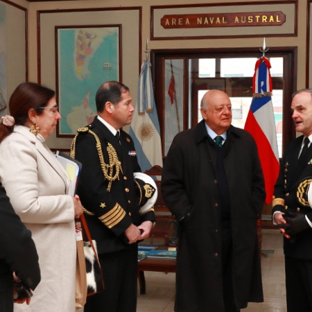 El Embajador de la República de Chile visitó la Base Naval Ushuaia