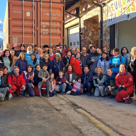 Ushuaia juntó tres contenedores de donaciones para el Garrahan