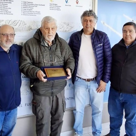 El Aeroclub Ushuaia reconoció la trayectoria de Oscar Valls