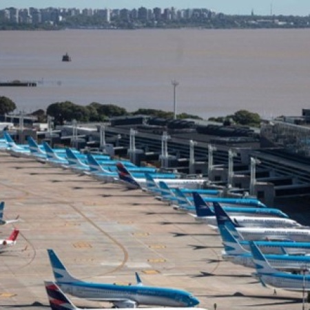 Por el paro de transporte Aerolíneas Argentinas sufrió más de 250 cancelaciones