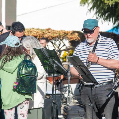 La Banda Municipal encantó a los vecinos y turistas con un show al aire libre