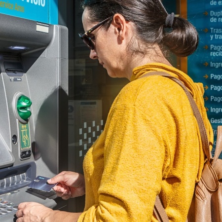 Comienza el pago de planes, pensiones y haberes