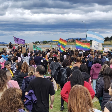 Fueguinos se sumaron a la marcha del Orgullo Antifascista y Antirracista