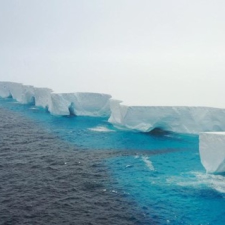 Se desprendió un fragmento del iceberg que navega hacia Georgias