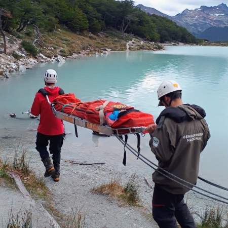 Una mujer fue rescatada en Laguna Esmeralda