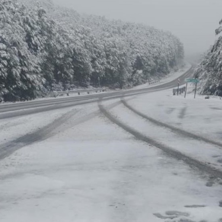 Piden conducir con máxima precaución por nieve en zonas altas de la Ruta 3