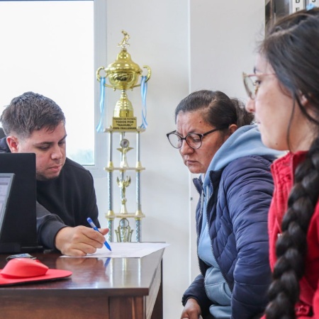 Más de un centenar de familias fueguinas recibieron asesoramiento a través de oficinas itinerantes