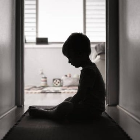 Después de tres años comienza el juicio contra un hombre que abusó de su nieta biológica
