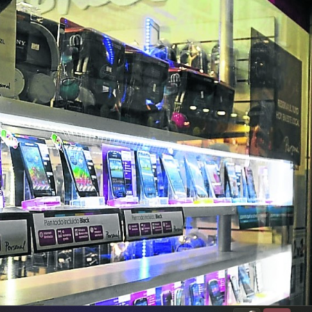 El Gobierno nacional eliminó los impuestos para importar celulares