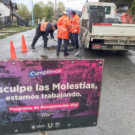 Se realizaron tareas de bacheo en el barrio Andino