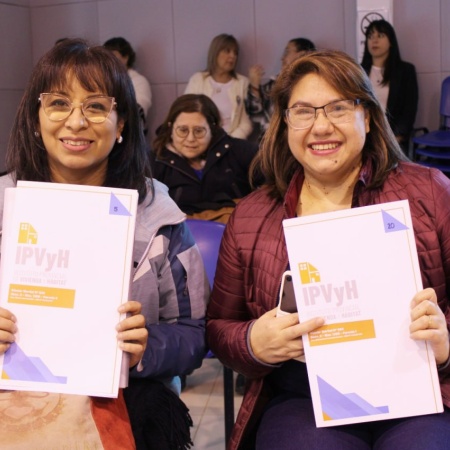 El IPVyH formalizó la entrega de 28 terrenos a personal de salud, educación y seguridad