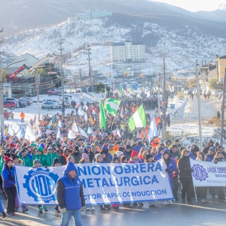 Ushuaia marchó a favor de Tierra del Fuego