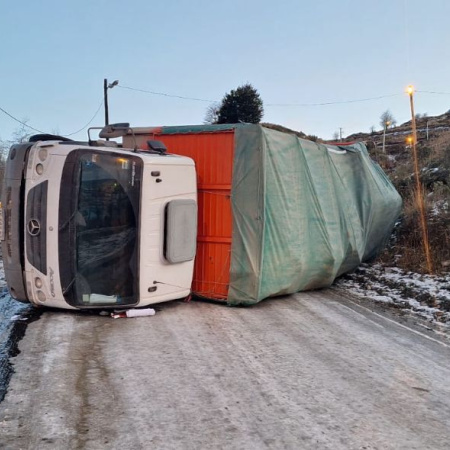 Siguen los vuelcos por hielo