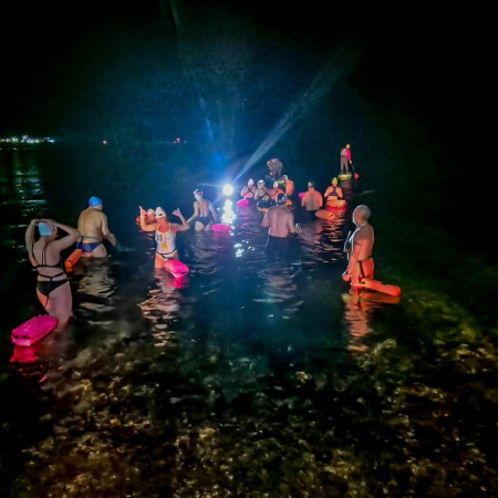 Nadadores de distintas partes del país recibieron el invierno en aguas del Canal Beagle