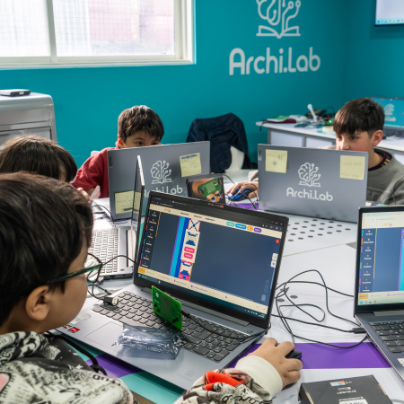 Newsan celebró el éxito de ArchiLab, su innovadora colonia de invierno "Maker" para niños