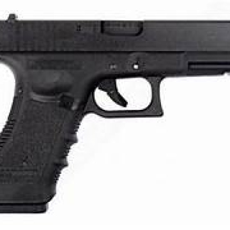 Perseguía a una mujer con un arma falsa y terminó detenido 