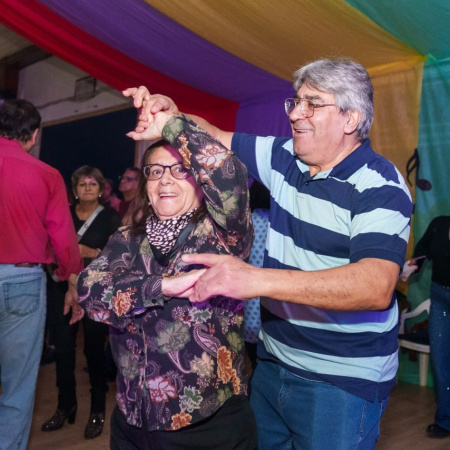 Una noche de encuentro, música y alegría para las personas mayores en Ushuaia