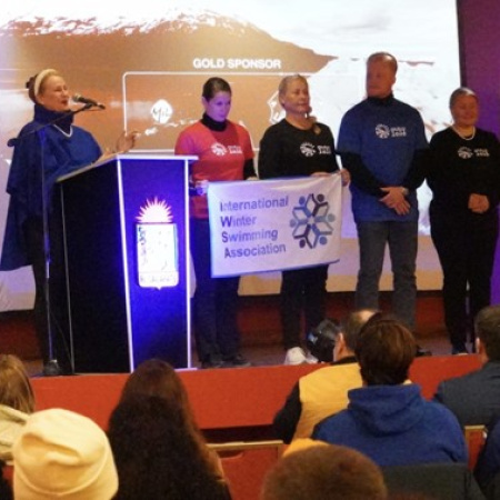 Comenzó a correrse en Argentina la tercera copa mundial de natación de invierno en El Calafate