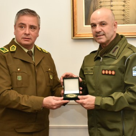 Gendarmería recibió la visita protocolar del Secretario General de Carabineros de Chile