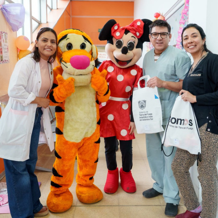 Gobierno entregó presentes a niños y niñas internados en los hospitales