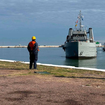 El ARA “Teniente Olivieri” regresó a Puerto Belgrano luego de una intensa labor en Ushuaia