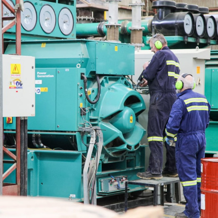 La DPE instala en Tolhuin el nuevo generador Cummins n°3
