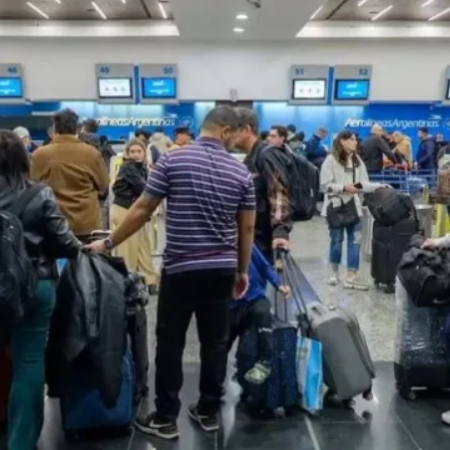 Paro de controladores aéreos afectó a más de 12.000 pasajeros