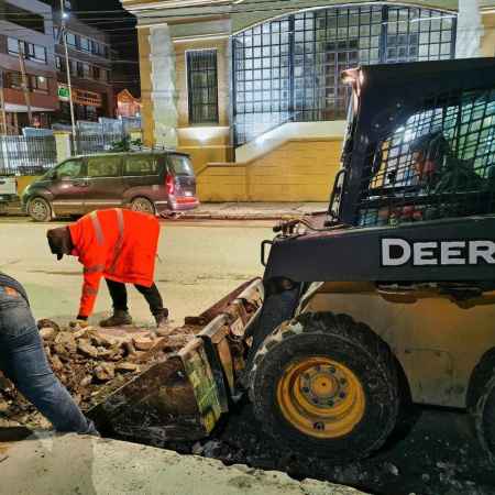 La Municipalidad inició la reconstrucción de cordones en Avenida Maipú