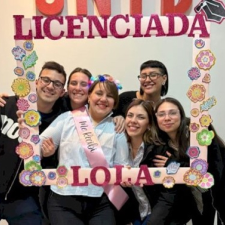 Madre, docente, emprendedora y ahora graduada de la UNTDF