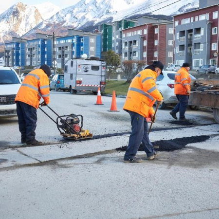 Continúa el plan de bacheo en distintos puntos de Ushuaia