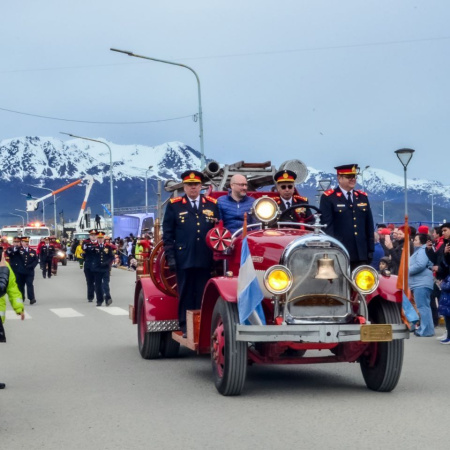 La Municipalidad abrió la inscripción para el desfile del 141° Aniversario de Ushuaia