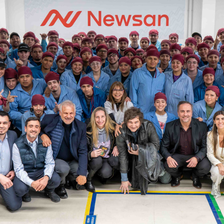 Milei recorrió las plantas de Newsan en Ushuaia y destacó el potencial industrial fueguino