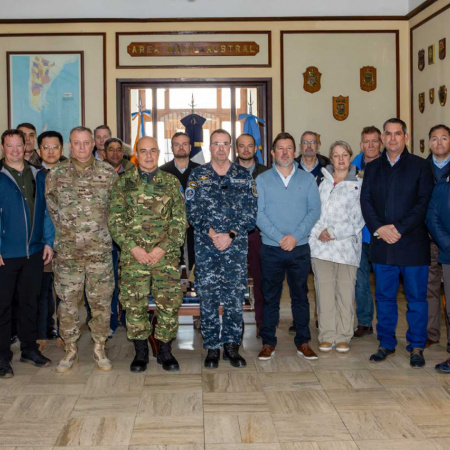 Agregados Navales extranjeros visitaron el Comando del Área Naval Austral