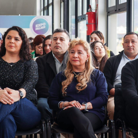 "Mujeres en Marcha": Más de 50 mujeres recibieron su certificado en oficios no tradicionales