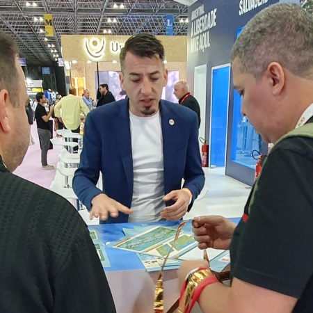 Promoción del Invierno 2026 en una feria de turismo de Brasil