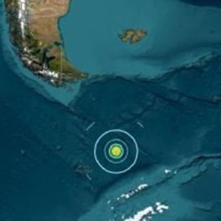 Reportan fuerte sismo de 6.7 a 700 kilómetros de Ushuaia