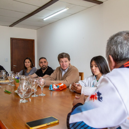 Melella se reunió con deportistas de Tolhuin que compitieron en el World Championship de Taekwondo