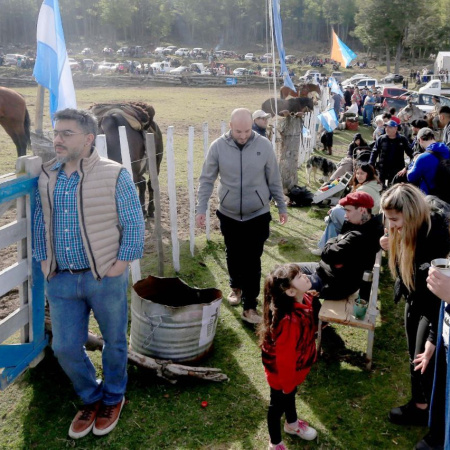 El Municipio acompañó la jineteada por el Día de la Madre organizada por la agrupación "Gauchos Fueguinos"