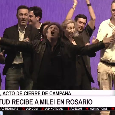 Milei cerró su campaña en Rosario con un llamado a defender "el rumbo libertario"