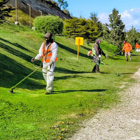 Personal municipal de Ushuaia avanza en la puesta en valor de la ciudad