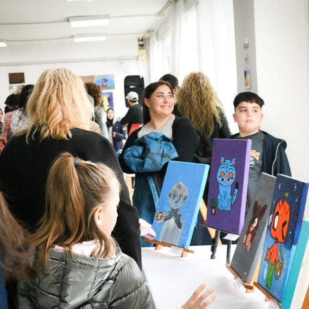 "Nuestros Mundos" se exhibe en el Centro Cultural "Nueva Argentina"