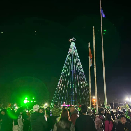 Tolhuin se prepara para el encendido del árbol de Navidad