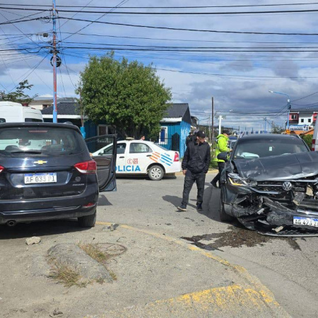 Choque en Torelli y Fuegia Basket deja conductor lesionado