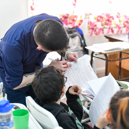 Verano para aprender: Acompañamiento pedagógico, creatividad e inteligencia artificial para estudiantes de la provincia