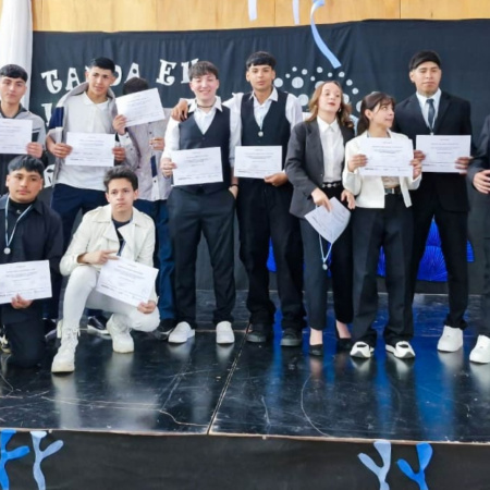 Egresaron los primeros estudiantes de los bachilleratos en energía, programación, construcción y gastronomía