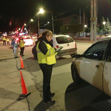 Tránsito: Se controlaron 135 vehículos e infraccionaron a 16 conductores