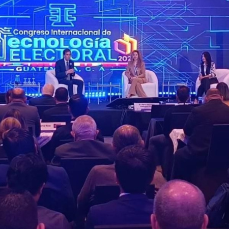 La jueza Electoral expuso en en un congreso realizado en Guatemala