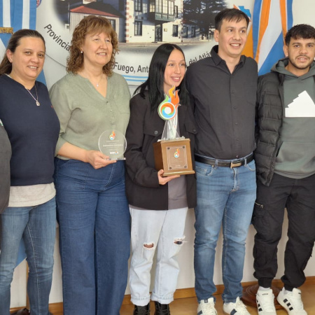 Macarena Espinoza fue reconocida como "Embajadora Deportiva 2025" de la provincia