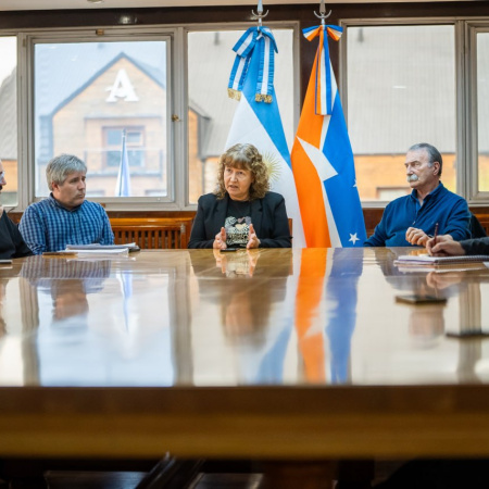 Con Melella en Buenos Aires, Urquiza encabezó una reunión en Casa de Gobierno