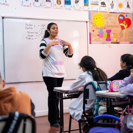 López Silva: "Celebramos que las escuelas abran sus puertas recibiendo a los estudiantes y familias"